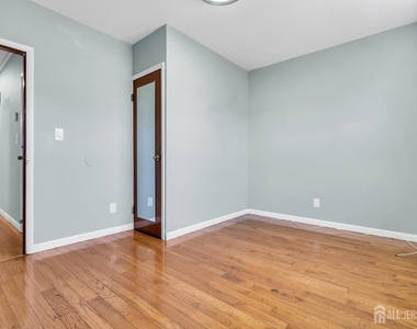 287 E Smith Street E - Photo Thumbnail 13