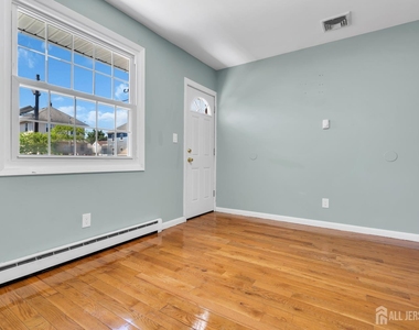 287 E Smith Street E - Photo Thumbnail 11