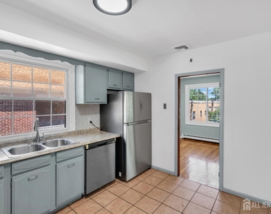 287 E Smith Street E - Photo Thumbnail 14
