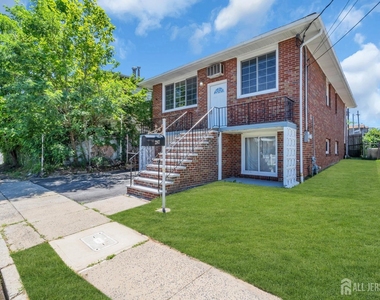 287 E Smith Street E - Photo Thumbnail 5