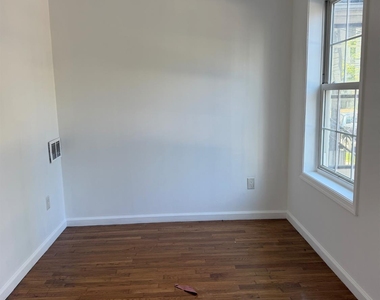 118 Bayard Street - Photo Thumbnail 1