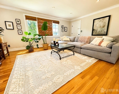 7 Morningside Road - Photo Thumbnail 4