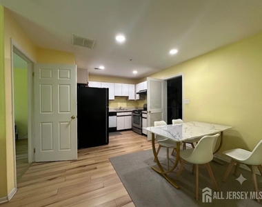 263 Prestwick Way - Photo Thumbnail 4
