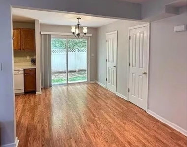 36-b 36 B Henry St Street - Photo Thumbnail 8