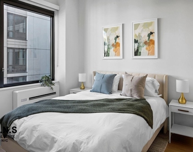11 Ocean Parkway - Photo Thumbnail 10