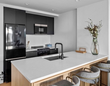 11 Ocean Parkway - Photo Thumbnail 6
