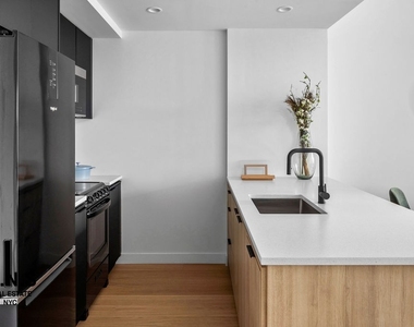 11 Ocean Parkway - Photo Thumbnail 7