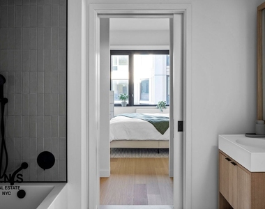 11 Ocean Parkway - Photo Thumbnail 11