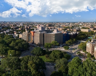 11 Ocean Parkway - Photo Thumbnail 13