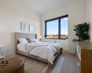 11 Ocean Parkway - Photo Thumbnail 8