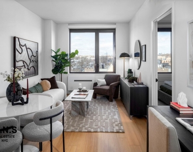 11 Ocean Parkway - Photo Thumbnail 5
