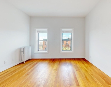 661 Henry Street - Photo Thumbnail 3