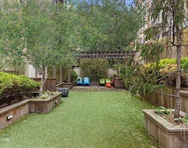 505 W 47th Street - Photo Thumbnail 6