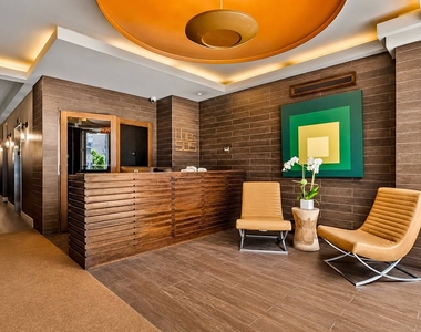 505 W 47th Street - Photo Thumbnail 8