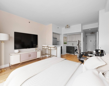 505 W 47th Street - Photo Thumbnail 1