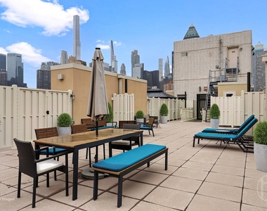 505 W 47th Street - Photo Thumbnail 7