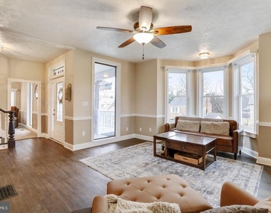 27 W 11th Street - Photo Thumbnail 9