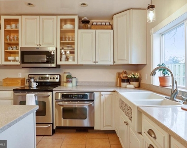 27 W 11th Street - Photo Thumbnail 18