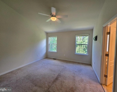 320 Tree Line Drive - Photo Thumbnail 10