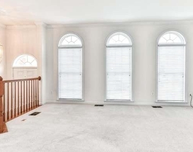 21759 Ladyslipper Square - Photo Thumbnail 4