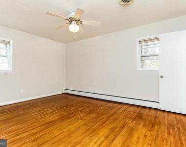 2271 Providence Street - Photo Thumbnail 7