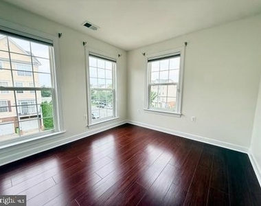 2511 Pascal Place - Photo Thumbnail 17