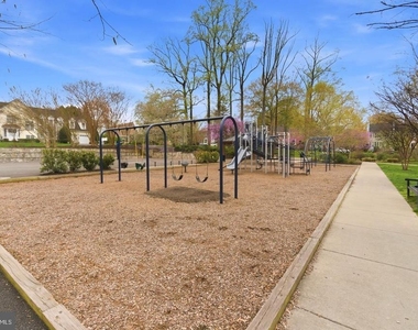 6806 Melrose Drive - Photo Thumbnail 41