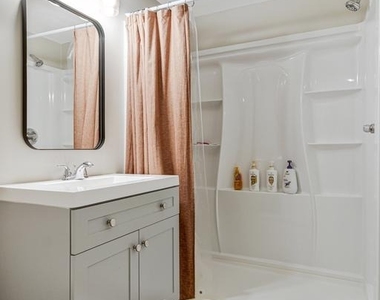 6806 Melrose Drive - Photo Thumbnail 31