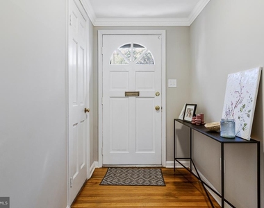 6806 Melrose Drive - Photo Thumbnail 11