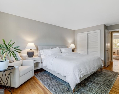6806 Melrose Drive - Photo Thumbnail 15