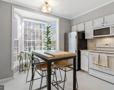 6806 Melrose Drive - Photo Thumbnail 2