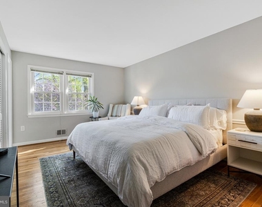 6806 Melrose Drive - Photo Thumbnail 14