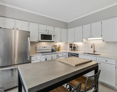 6806 Melrose Drive - Photo Thumbnail 3