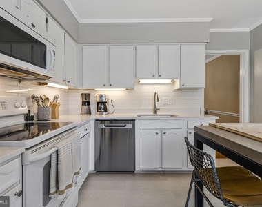 6806 Melrose Drive - Photo Thumbnail 4