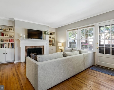 6806 Melrose Drive - Photo Thumbnail 7
