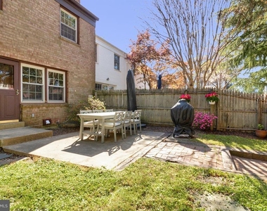 6806 Melrose Drive - Photo Thumbnail 33