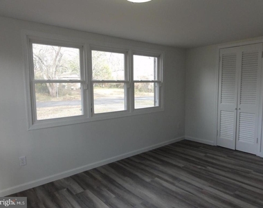 7029 Woodley Lane - Photo Thumbnail 15