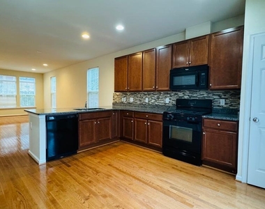 9430 Canonbury Square - Photo Thumbnail 5