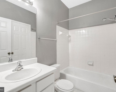 4413 Fair Stone Drive - Photo Thumbnail 7