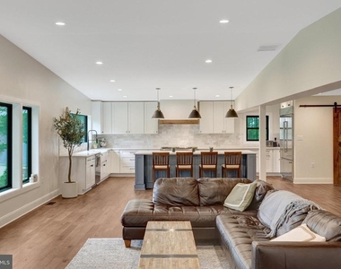 10904 Belgravia Court - Photo Thumbnail 3