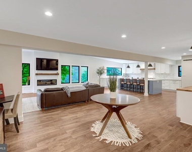 10904 Belgravia Court - Photo Thumbnail 14