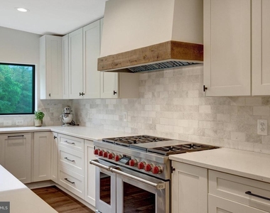 10904 Belgravia Court - Photo Thumbnail 11