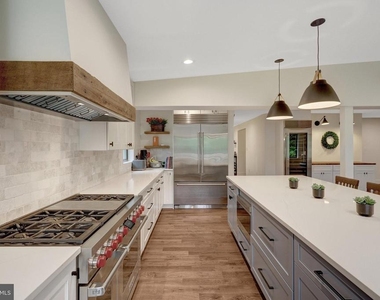 10904 Belgravia Court - Photo Thumbnail 10