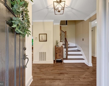 10904 Belgravia Court - Photo Thumbnail 4