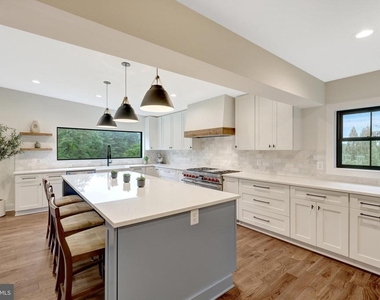 10904 Belgravia Court - Photo Thumbnail 6