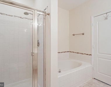 6613 Netties Lane - Photo Thumbnail 17