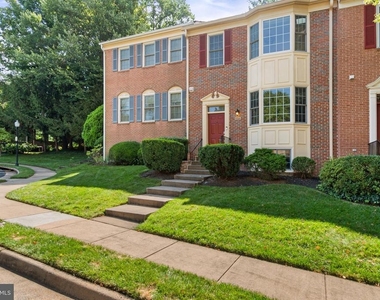 6860 Williamsburg Pond Court - Photo Thumbnail 1