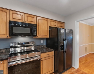 6860 Williamsburg Pond Court - Photo Thumbnail 14