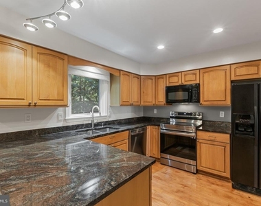6860 Williamsburg Pond Court - Photo Thumbnail 12
