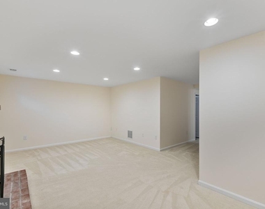 6860 Williamsburg Pond Court - Photo Thumbnail 35